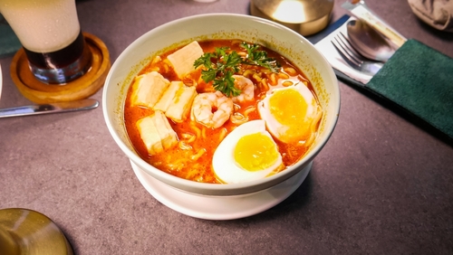 Singapore Culinary Experience: Global Flavors & Refined Fusion